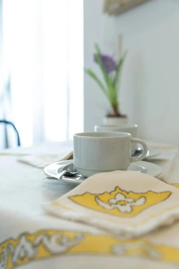 Canal View Historical Apartment Milan